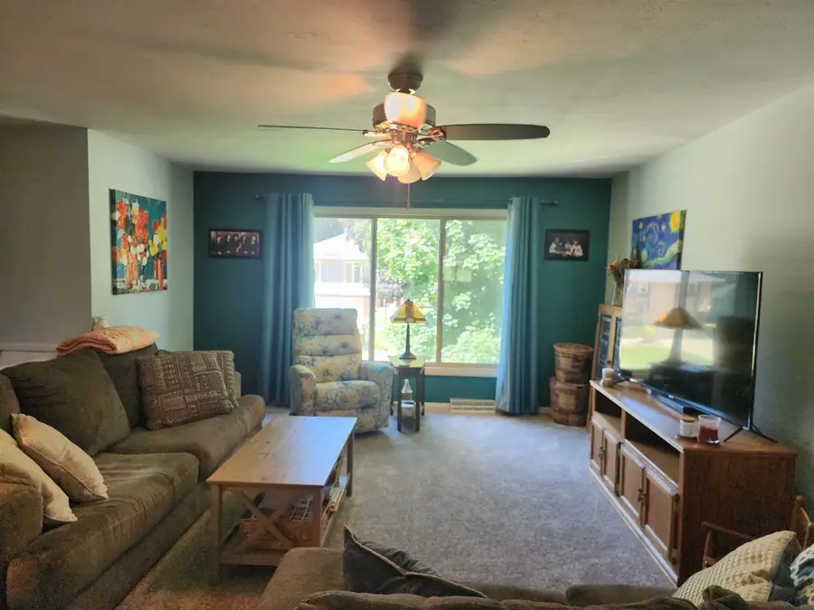 3232 Viking Dr., Sioux City, IA 51104 - #3