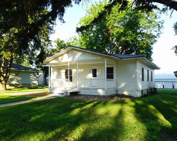 208 N Main, George, IA 51237