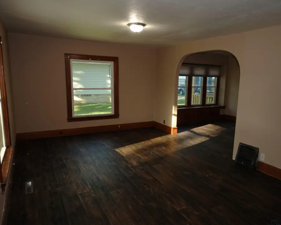 208 N Main, George, IA 51237 - #2