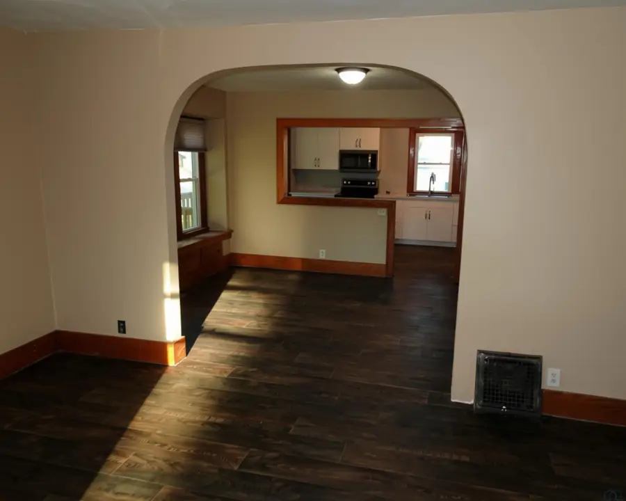 208 N Main, George, IA 51237 - #3