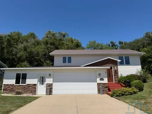 1546 Brandon Dr., Vermillion, SD 57069 - #1
