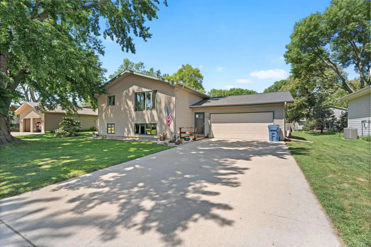 415 Lee, Vermillion, SD 57069 - #1