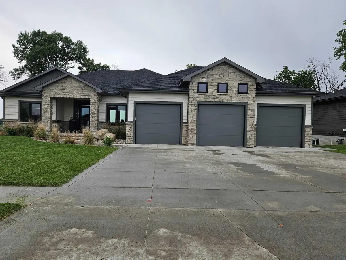 195 N Canterbury, North Sioux City, SD 57049 - #1