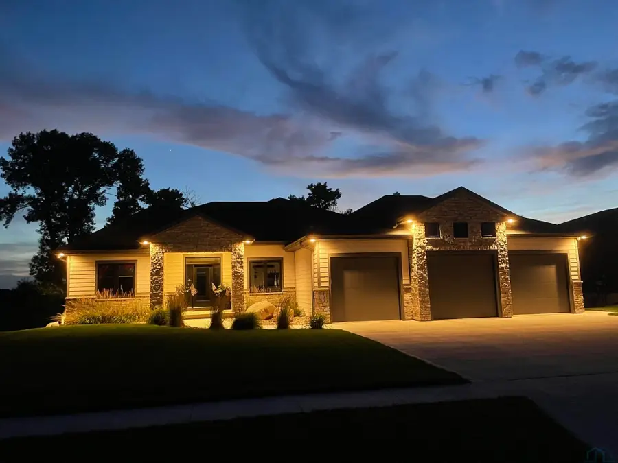 195 N Canterbury, North Sioux City, SD 57049 - #2