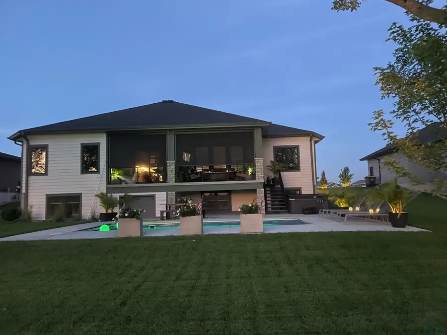 195 N Canterbury, North Sioux City, SD 57049 - #3