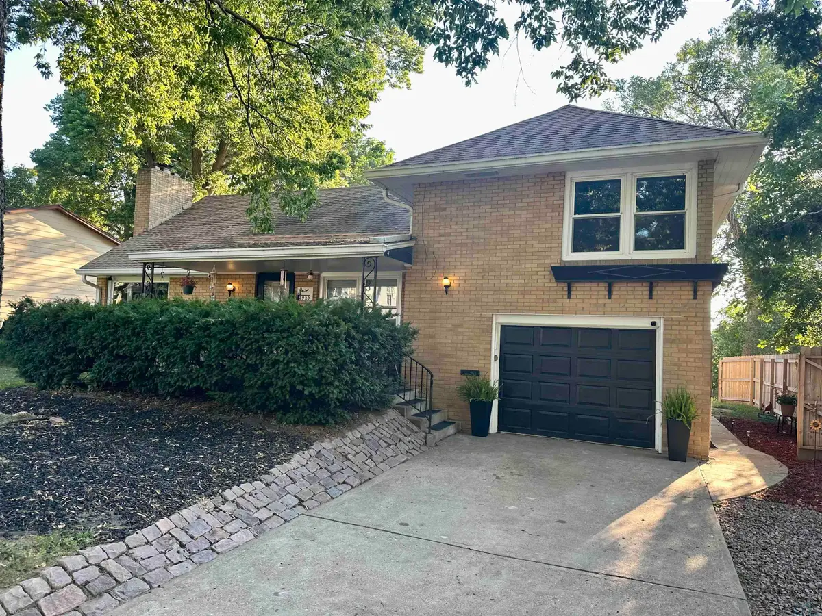 2929 Nebraska, Sioux City, IA 51104 - #1