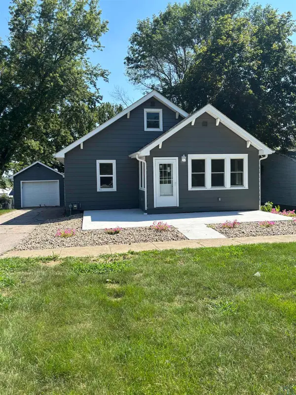 204 E 2nd St, Kingsley, IA 51028