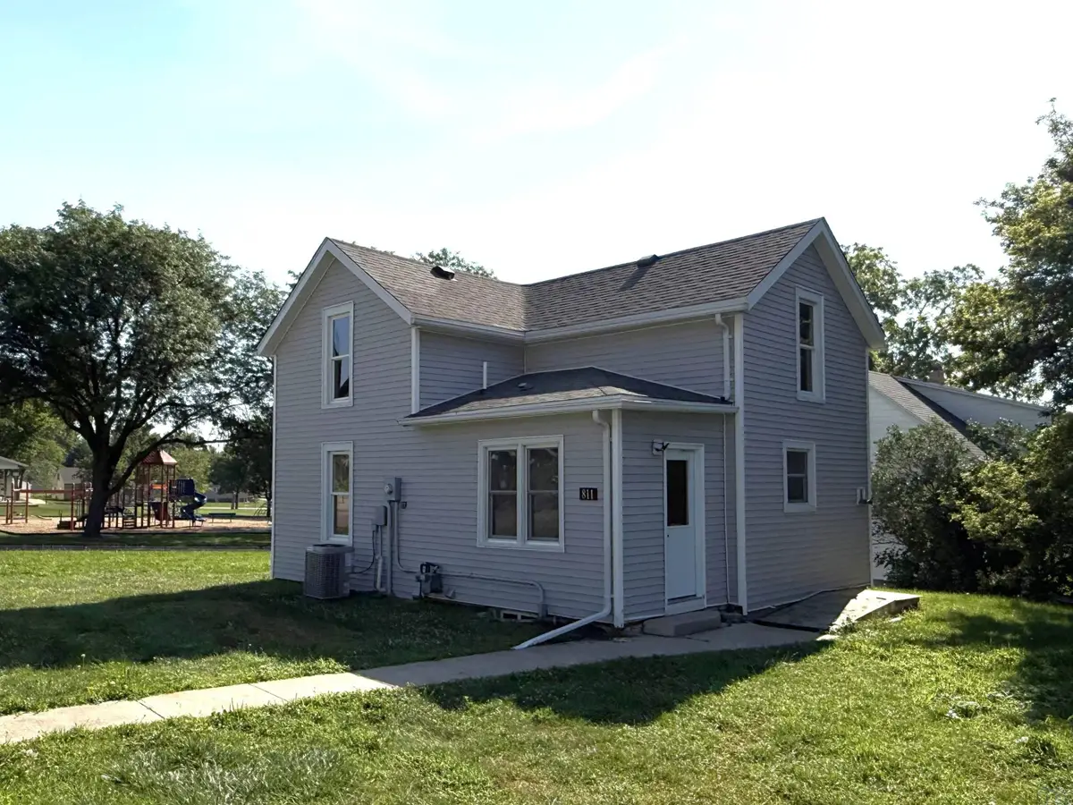 811 6TH AVE, Alton, IA 51003 - #1