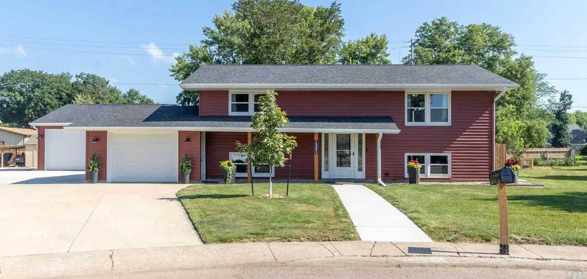 1301 Maple Dr, Onawa, IA 51040 - #1