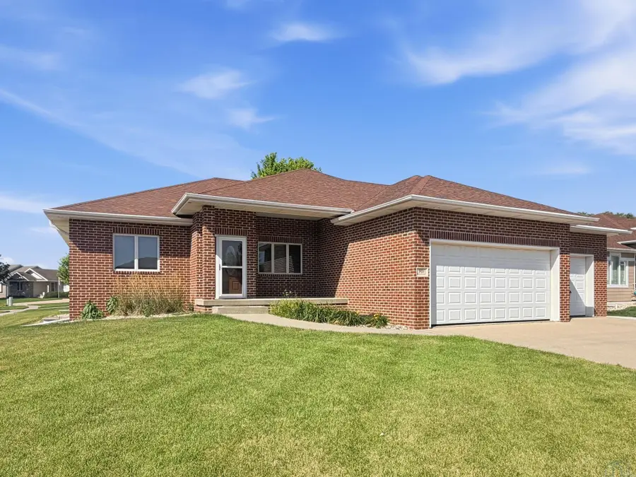 901 ROCKWOOD CT, Sergeant Bluff, IA 51054 - #3