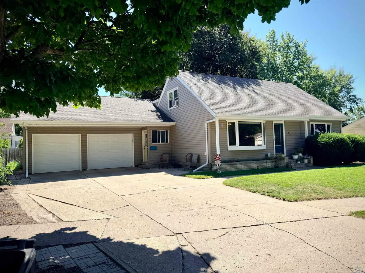 817 HIGHVIEW DR, Storm Lake, IA 50588 - #1