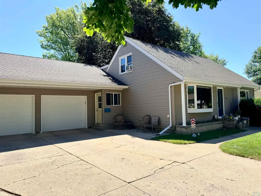817 HIGHVIEW DR, Storm Lake, IA 50588 - #3