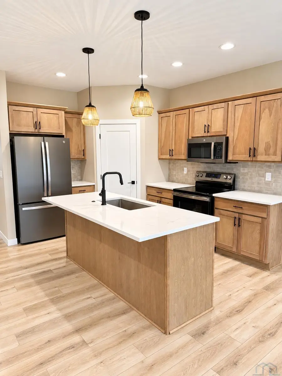 5209 Lynx Ct, Sioux City, IA 51106 - #3