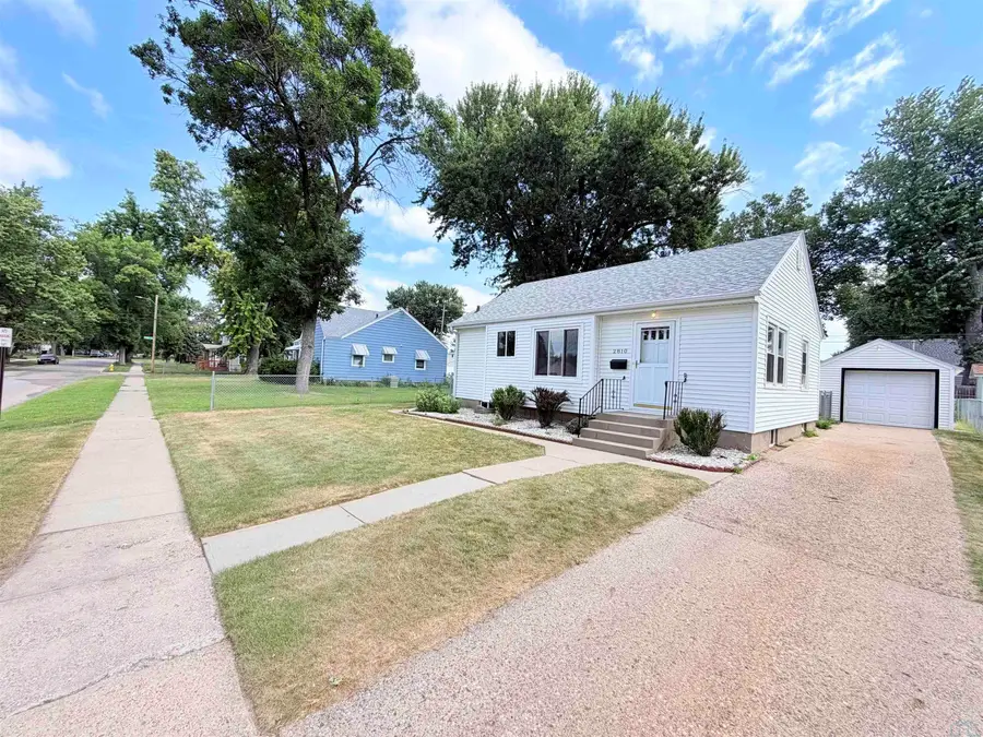 2810 S Coral St., Sioux City, IA 51106 - #3