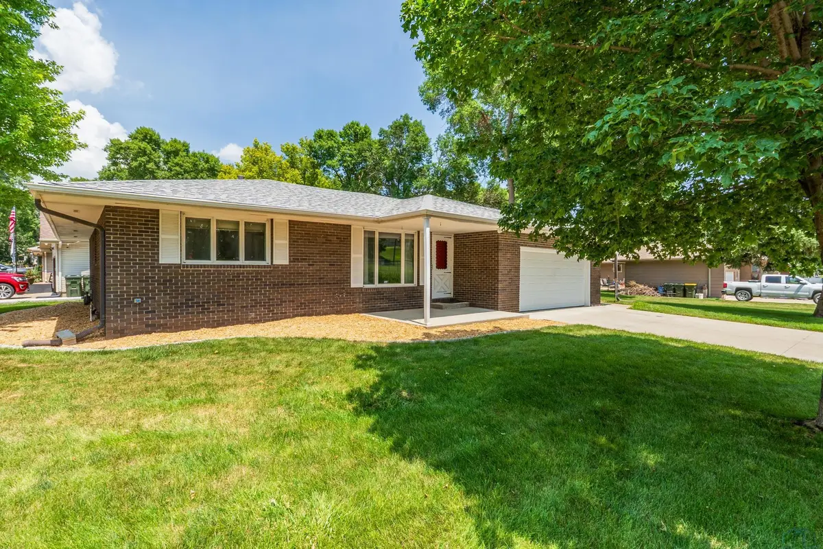 5101 Sunnybrook, Sioux City, IA 51106 - #1