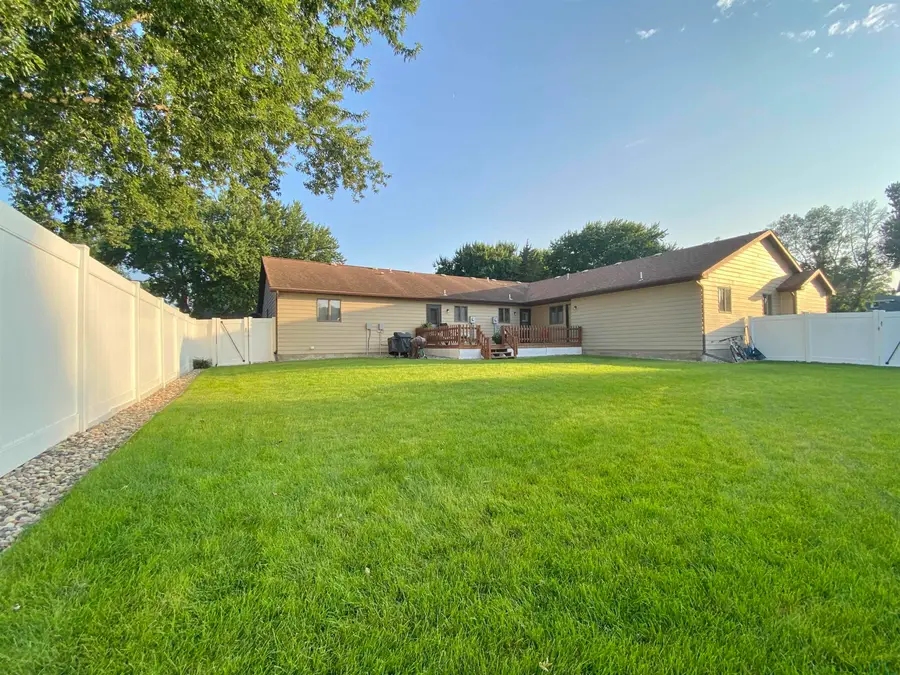 325 1st St Se #3, Le Mars, IA 51031 - #3