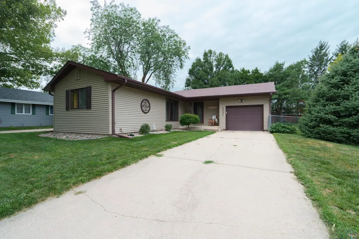 2827 S PAXTON ST, Sioux City, IA 51106 - #1