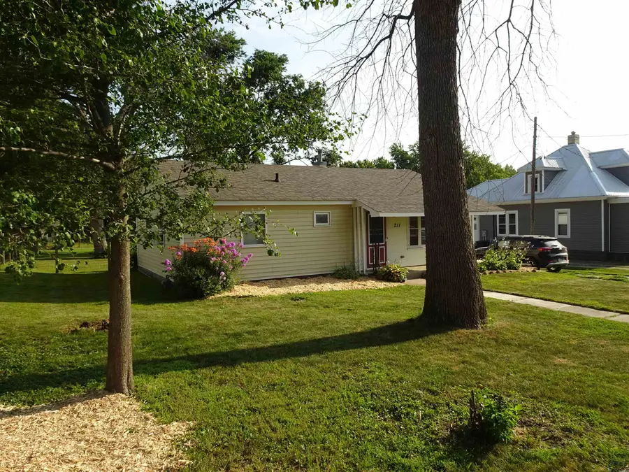 211 E Grand Avenue, Paullina, IA 51046 - #2