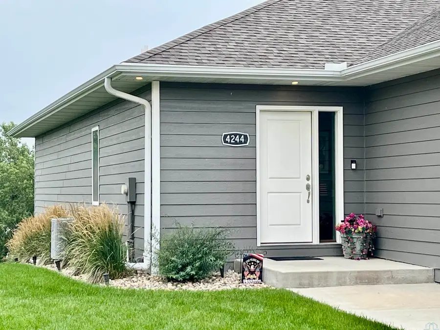 4244 Fremar Dr., Sioux City, IA 51104 - #2