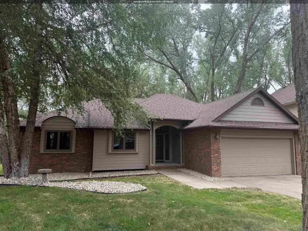 373 Muirfield Ct., Dakota Dunes, SD 57049