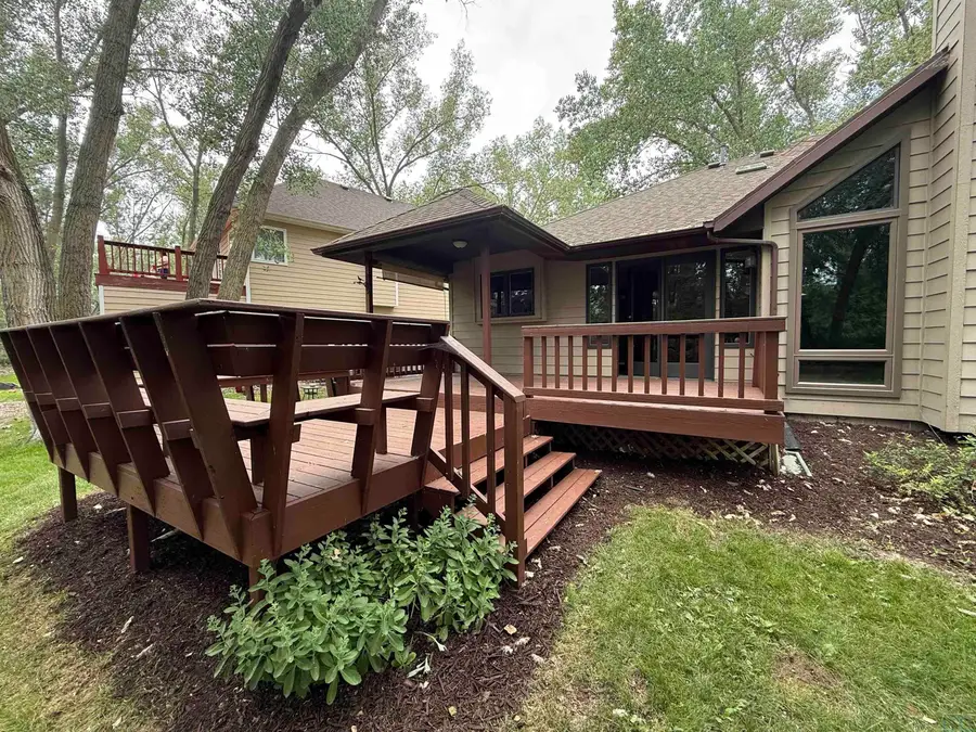 373 Muirfield Ct., Dakota Dunes, SD 57049 - #3