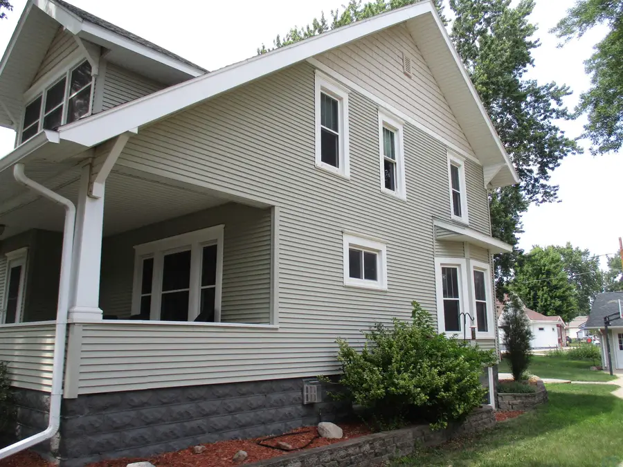 1126 W Cedar Street, Cherokee, IA 51012 - #3