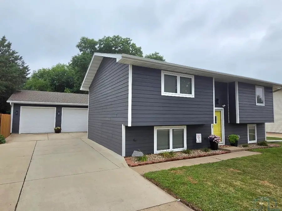 420 Jefferson St., Vermillion, SD 57069 - #3