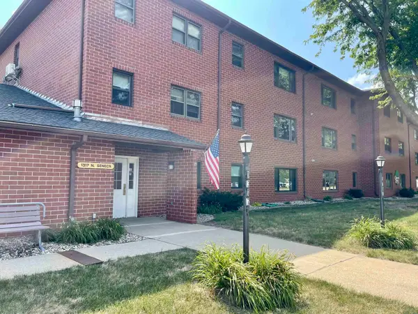 1317 Seneca Street #205, Storm Lake, IA 50588
