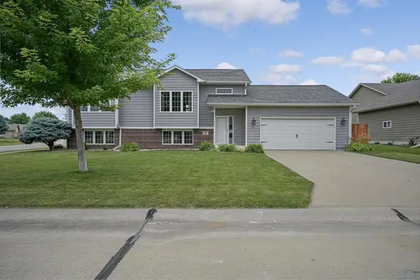 681 Meadowlark Circle, Dakota Dunes, SD 57049