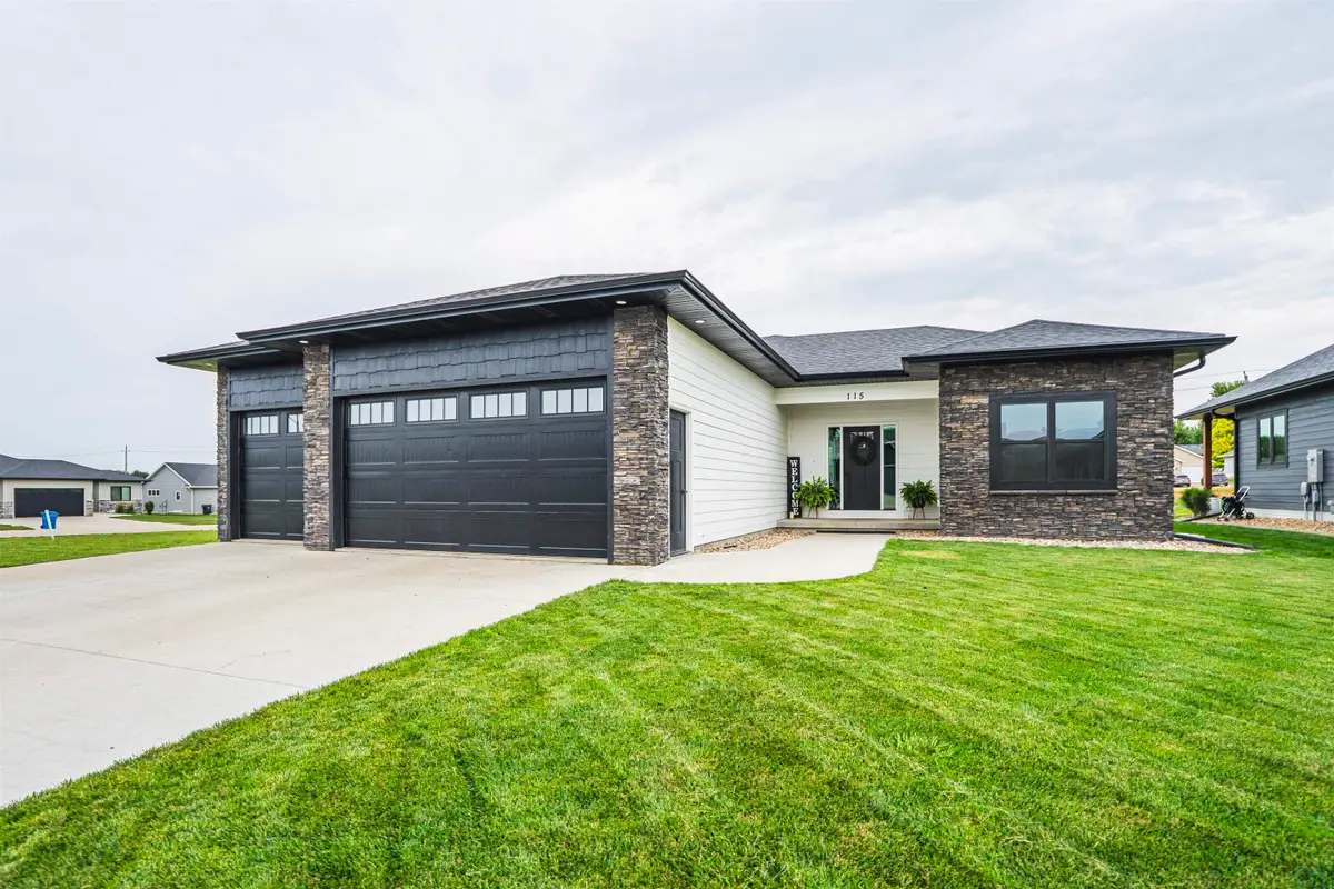 115 19th St SE, Le Mars, IA 51031 - #1