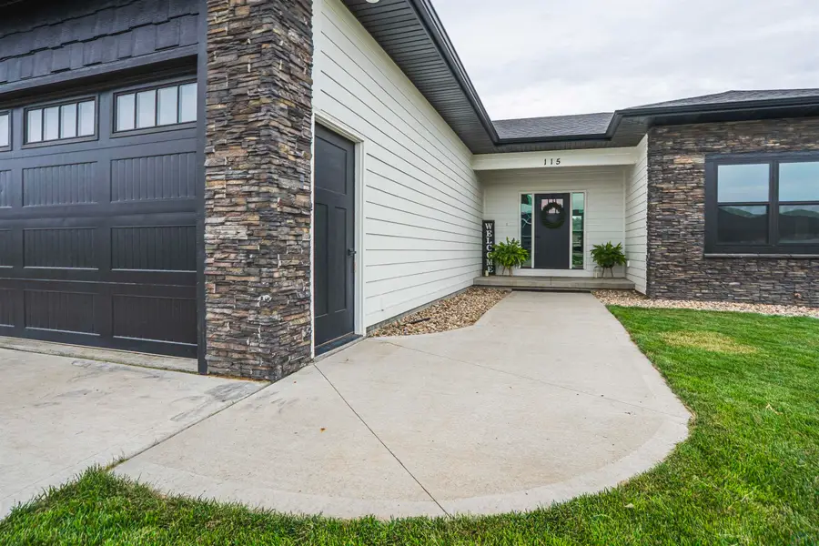 115 19th St SE, Le Mars, IA 51031 - #2