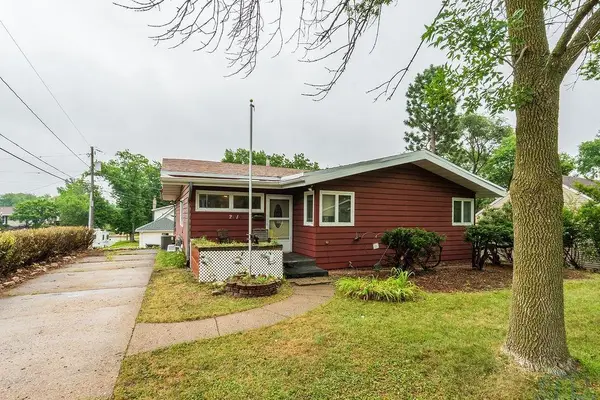 2012 HELMER ST, Sioux City, IA 51103