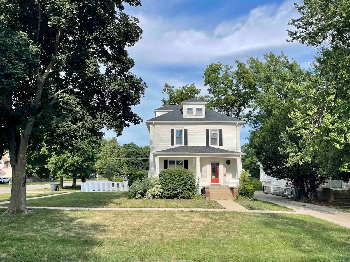 329 Otsego St, Storm Lake, IA 50588 - #1