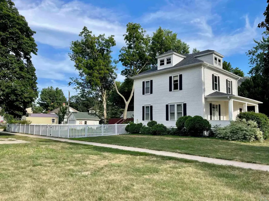 329 Otsego St, Storm Lake, IA 50588 - #2