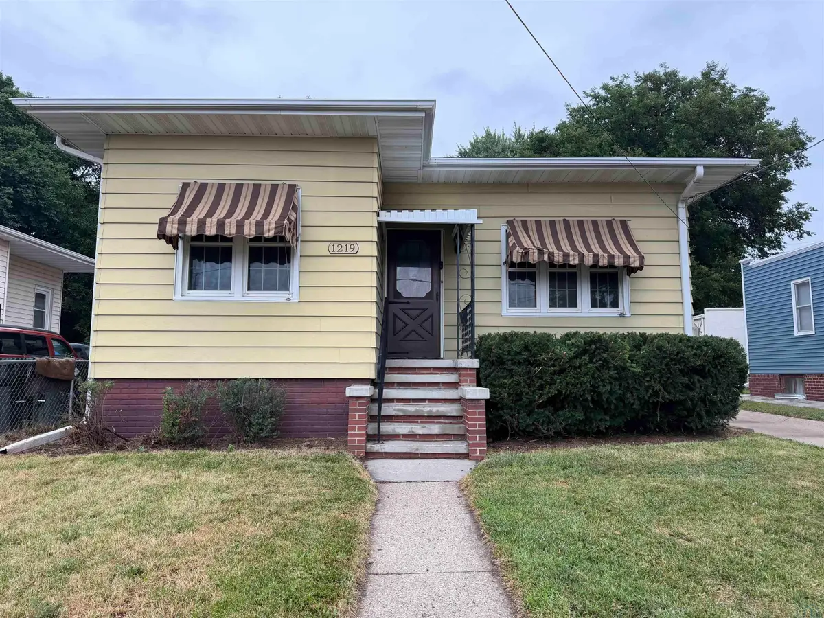 1219 26TH ST, Sioux City, IA 51104 - #1