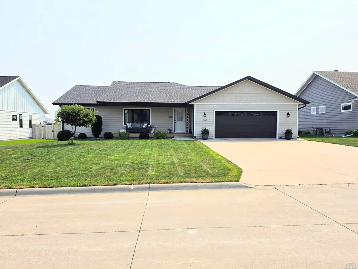 1307 Providence Place SE, Orange City, IA 51041 - #1