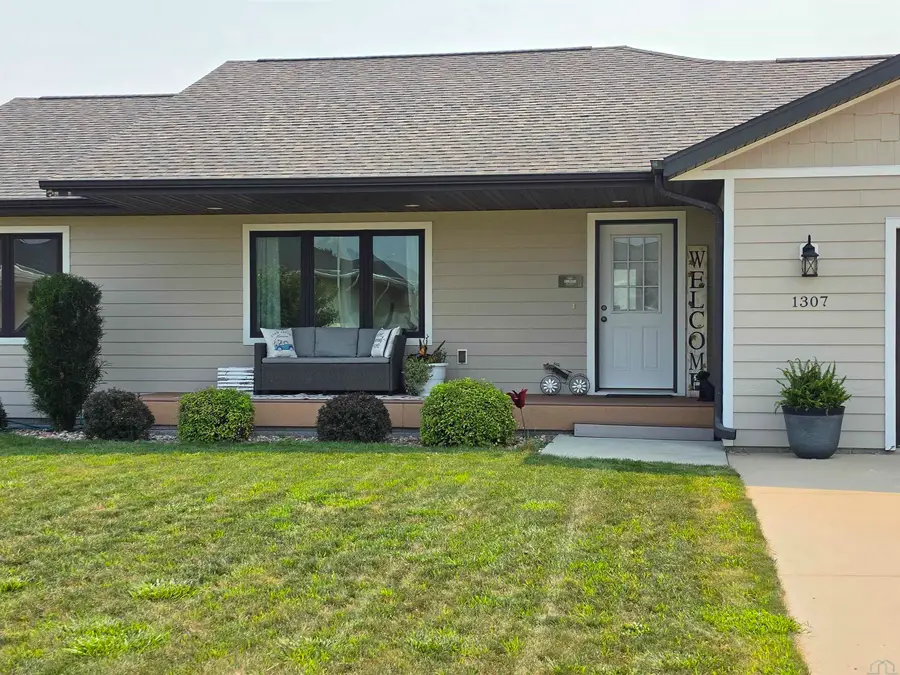 1307 Providence Place SE, Orange City, IA 51041 - #3