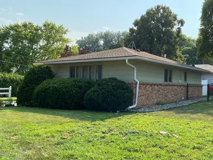 2501 S CLEVELAND ST, Sioux City, IA 51106 - #2