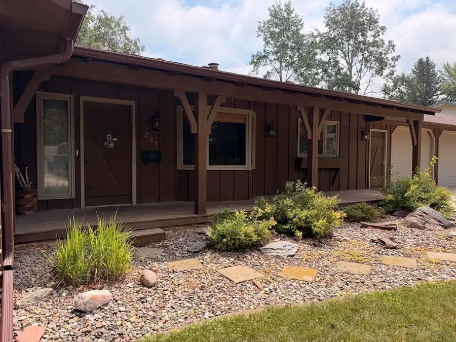 205 Louisiana Ave SW, Orange City, IA 51041 - #3