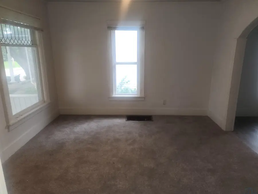 2717 Correctionville Road, Sioux City, IA 51105 - #3