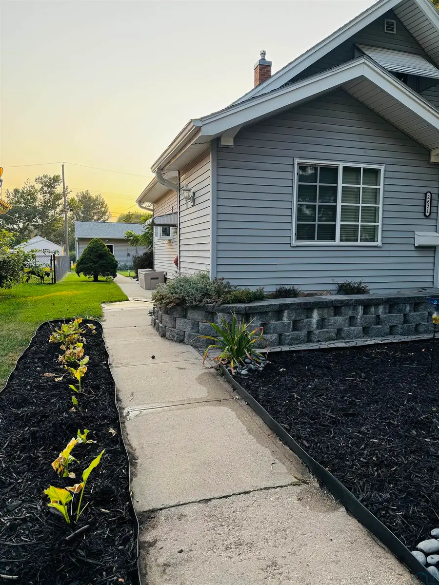 2621 S Cedar St, Sioux City, IA 51106 - #2