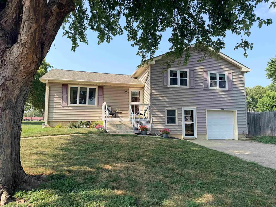 202 N 6th St, Mapleton, IA 51034 - #2