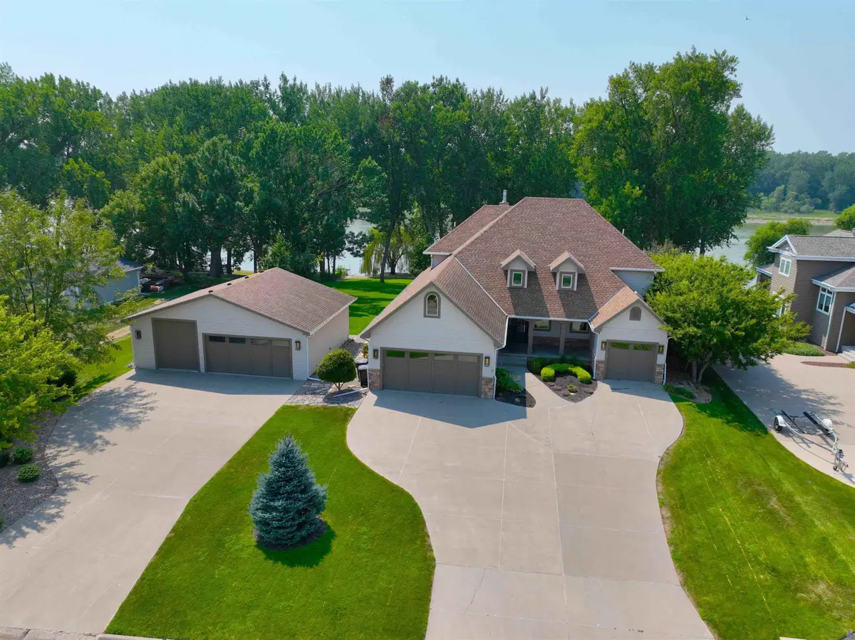 707 LAKESHORE DR, McCook Lake, SD 57049 - #1
