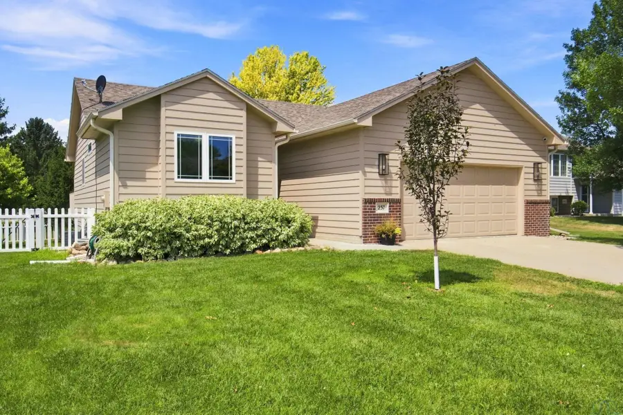 237 Bobwhite Cirlce, Dakota Dunes, SD 57049 - #2