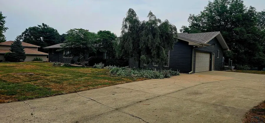 4412 MANOR CIR, Sioux City, IA 51104 - #3