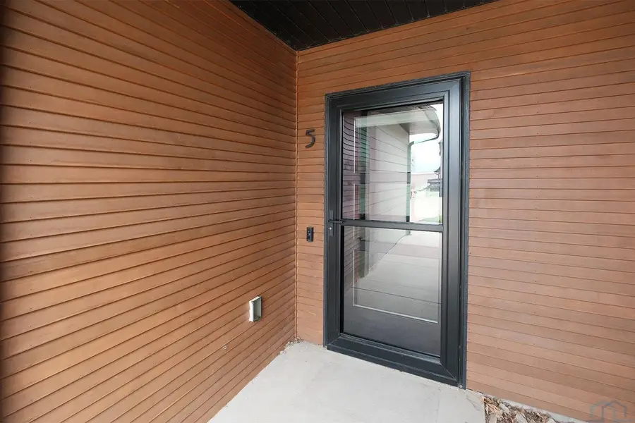 710 12th Street Ne #5, Sioux Center, IA 51250 - #3