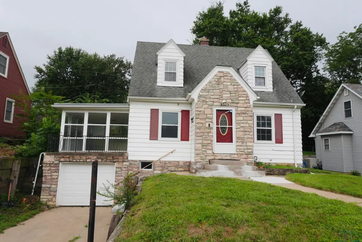 2323 S CYPRESS, Sioux City, IA 51106 - #1