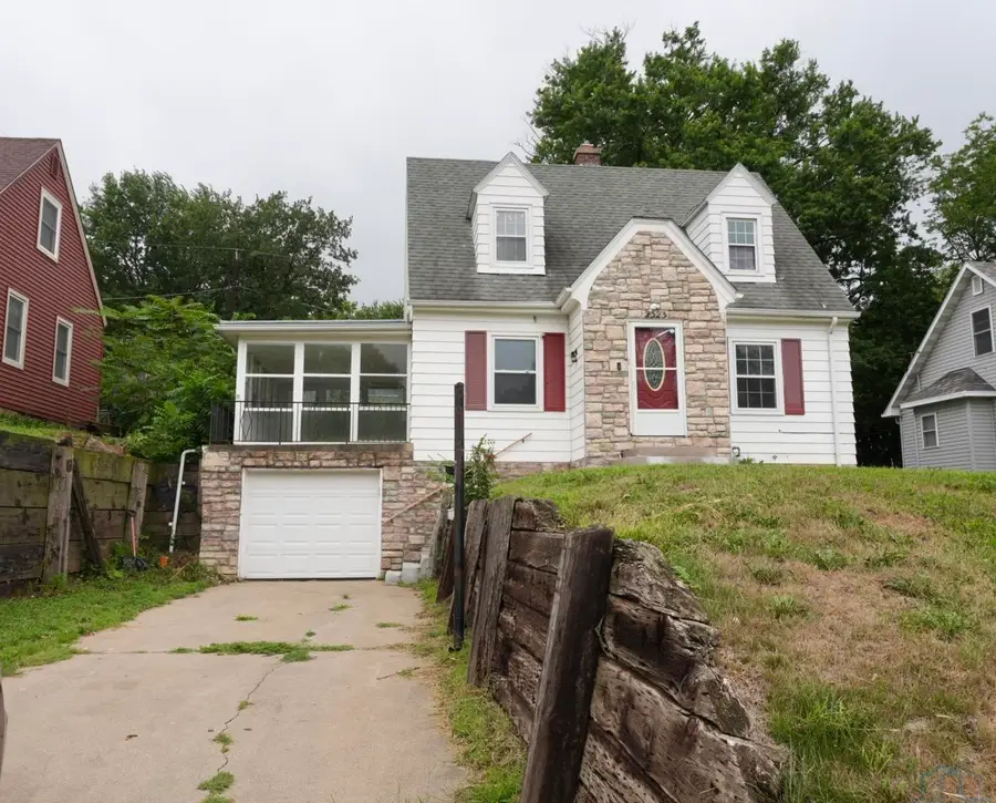 2323 S CYPRESS, Sioux City, IA 51106 - #2