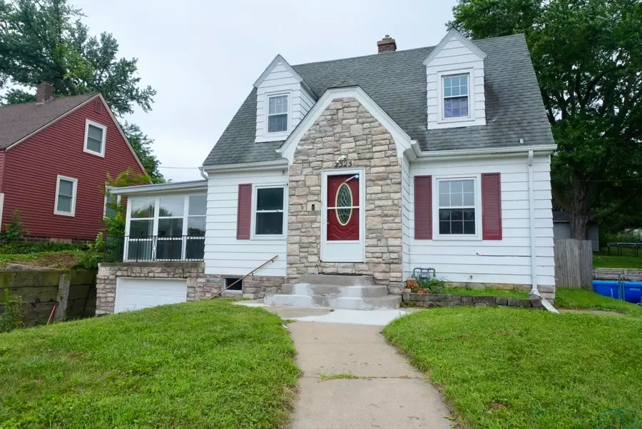 2323 S CYPRESS, Sioux City, IA 51106 - #3