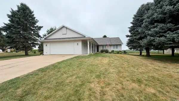 938 LEONA CIR, Storm Lake, IA 50588
